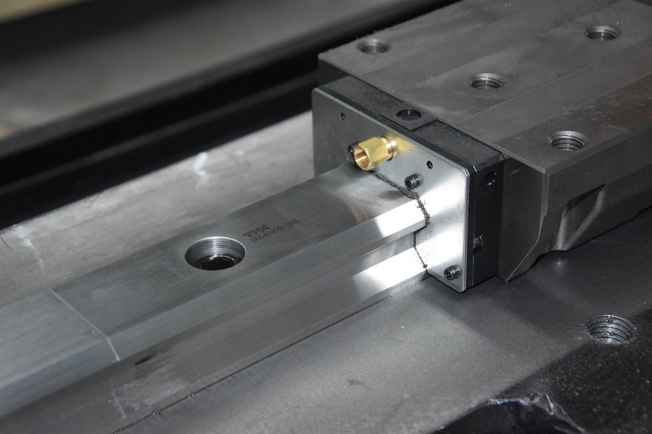 硬軌數(shù)控龍門銑床具體指哪個方向軸是硬軌.jpg 硬軌數(shù)控龍門銑床具體指哪個方向軸是硬軌.jpg